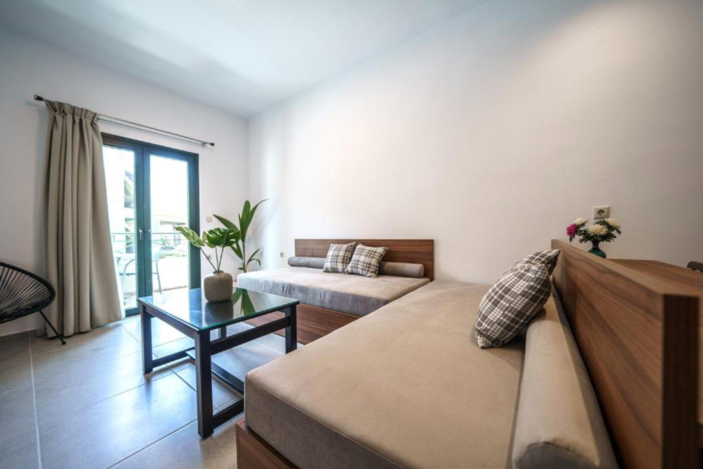 Apartment with Mountain View